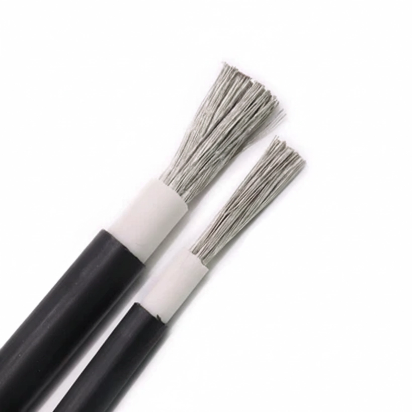 تصویر نزدیک از دو کابل سولار سایز 4 و 6